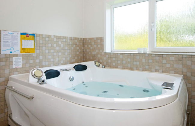 8 Person Holiday Home in Tarm - Foto 3