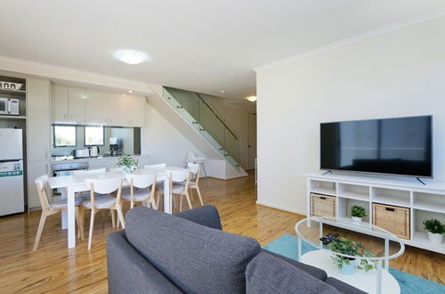 Photo 18 - Stunning Two-storey Apartment in Perth's CBD