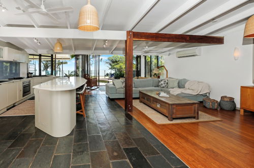 Photo 8 - Absolute Beachfront House with Private Pool