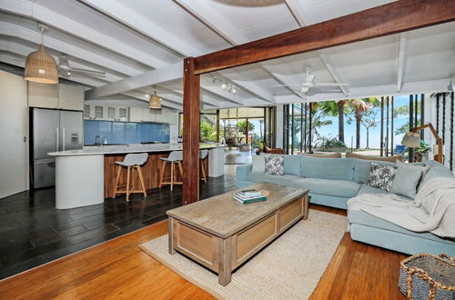 Photo 9 - Absolute Beachfront House with Private Pool