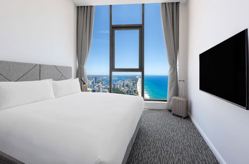 Photo 32 - Meriton Suites Surfers Paradise