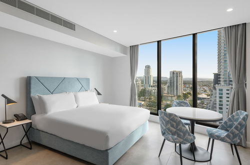 Photo 19 - Meriton Suites Surfers Paradise