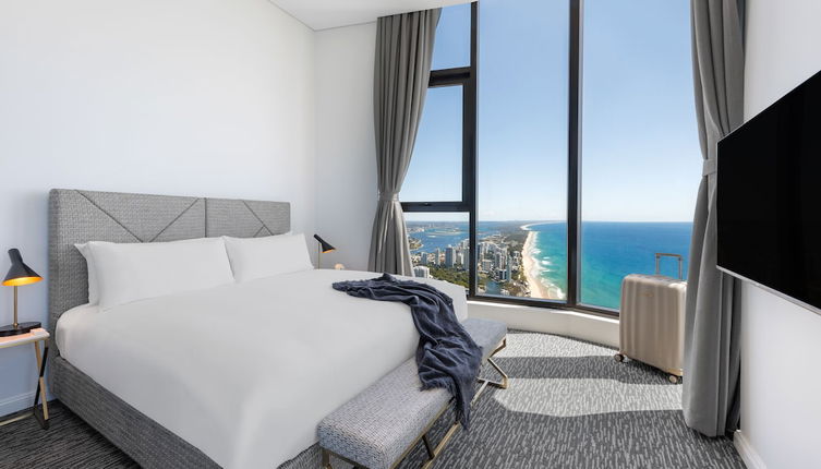 Photo 1 - Meriton Suites Surfers Paradise