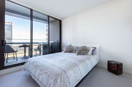 Photo 3 - Sabrina, 2BDR Docklands Apartment