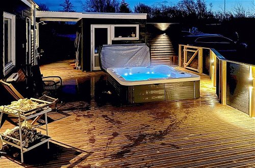 Photo 14 - Luxurious Holiday Home in Jutland with Outdoor Hot Tub