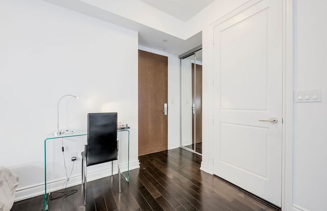Canada Suites on Bay - Photo 12