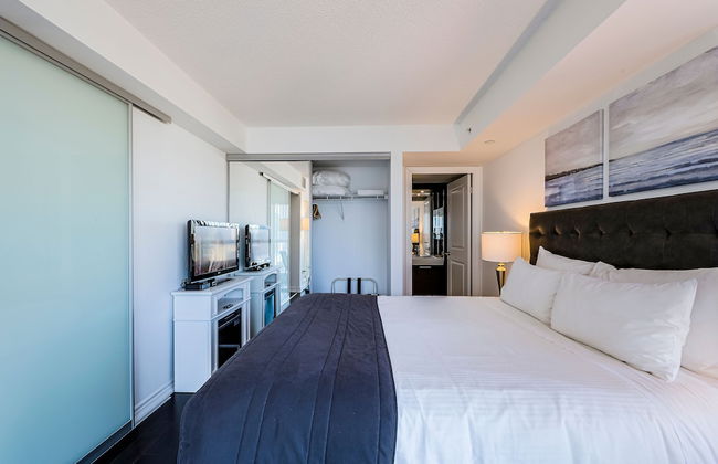 Canada Suites on Bay - Photo 24