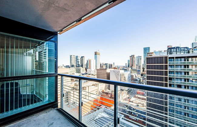 Canada Suites on Bay - Photo 60