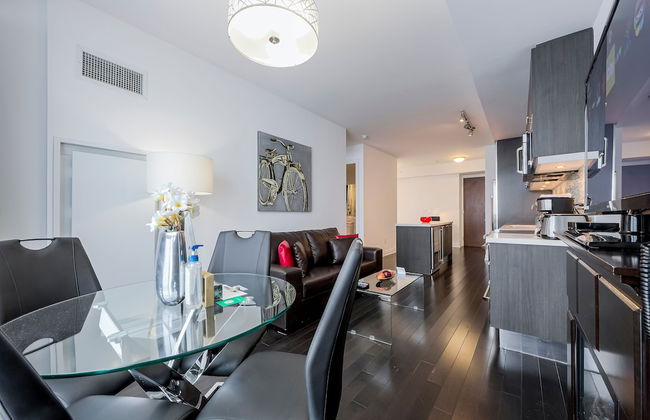 Canada Suites on Bay - Photo 35