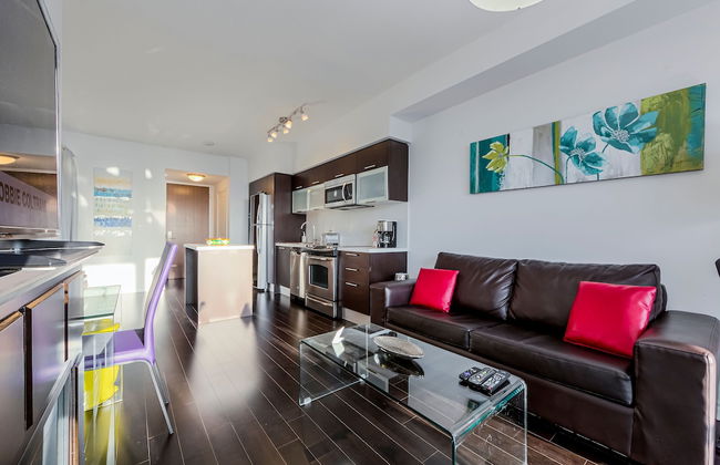 Canada Suites on Bay - Photo 44