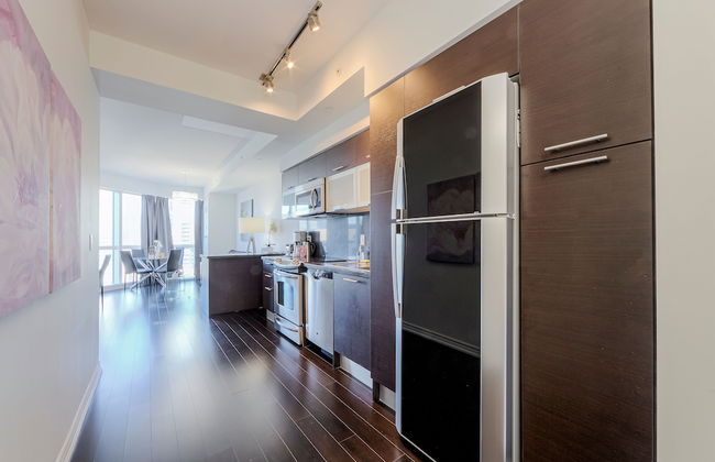 Canada Suites on Bay - Photo 27