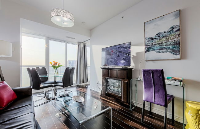 Canada Suites on Bay - Photo 5