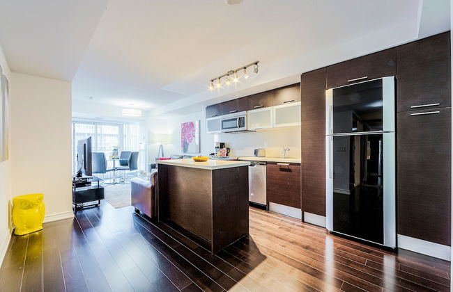 Canada Suites on Bay - Photo 39