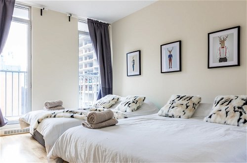 Photo 2 - Airy Downtown Apartments by Nuage