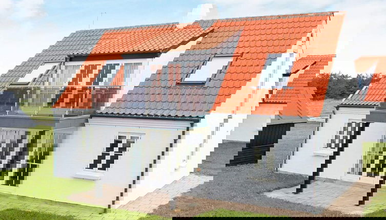 Foto 1 - 6 Person Holiday Home in Lokken