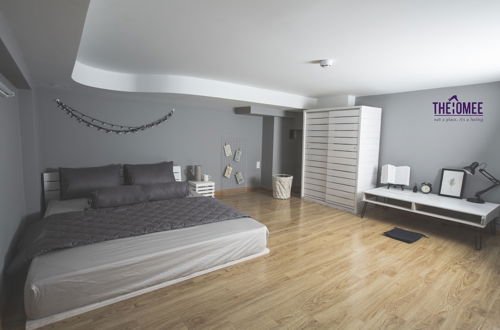 Photo 1 - The Homee Cozy Modern Studio Apartment