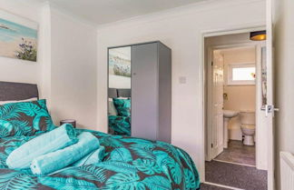 Photo 3 - Lovely Apartment 2 King & 2 Single Beds