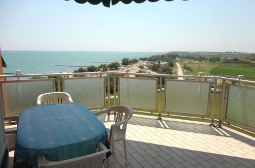 Photo 18 - Amazing Seaview Apartment for 4