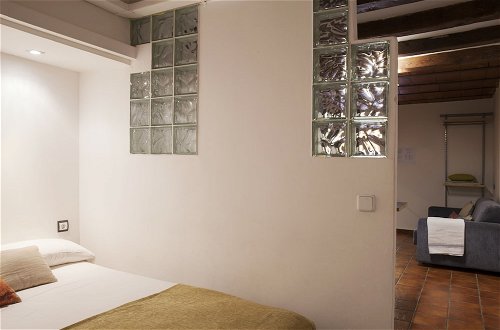 Photo 14 - AinB Las Ramblas-Guardia Apartments