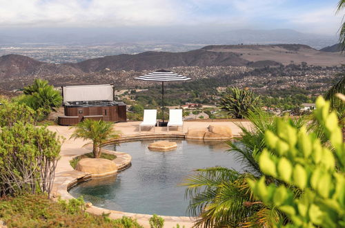 Photo 9 - Colina by Avantstay Secluded Mountain Top Oasis w/ Pool, Hot Tub & Putting Green