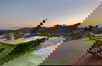 Foto 3 - Colina by Avantstay Secluded Mountain Top Oasis w/ Pool, Hot Tub & Putting Green!