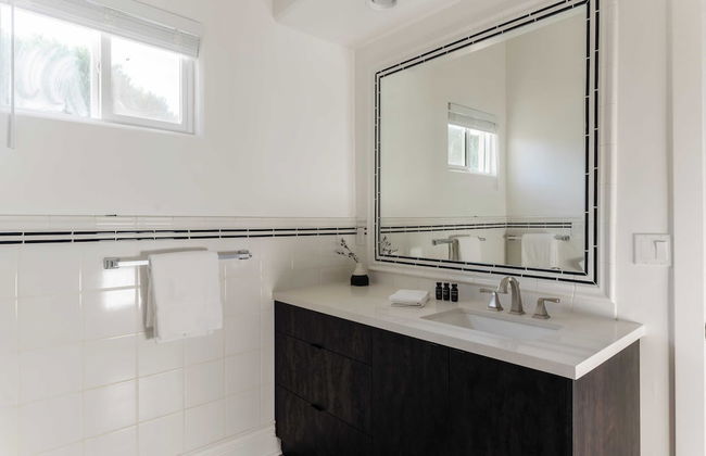 Julep by Avantstay Stylish 9 BR Estate w/ Mid-century Modern Decor - Photo 49