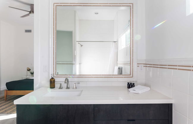 Julep by Avantstay Stylish 9 BR Estate w/ Mid-century Modern Decor - Photo 24