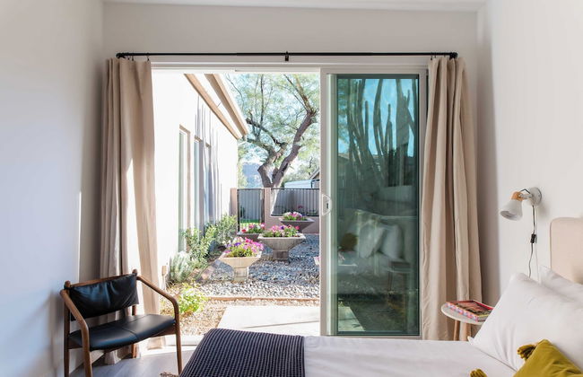 Julep by Avantstay Stylish 9 BR Estate w/ Mid-century Modern Decor - Photo 20