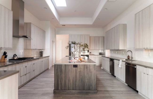 Julep by Avantstay Stylish 9 BR Estate w/ Mid-century Modern Decor - Photo 8
