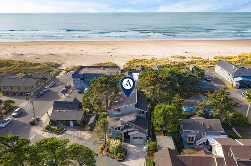 Photo 25 - Villa Manzanita by Avantstay Hot Tub, 1 Block to Beach/town, Chef's Kitchen