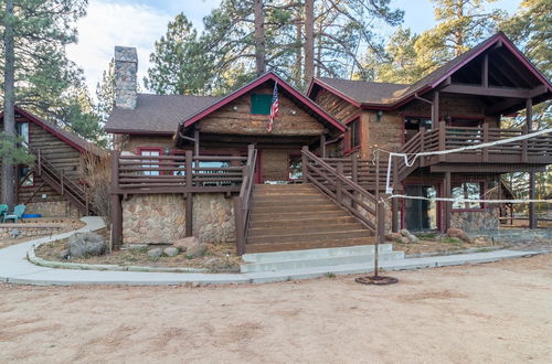 Photo 37 - Shoreline Lakehouse by Avantstay Majestic Lakefront Cabin w/ Hot Tub & Fire Pit