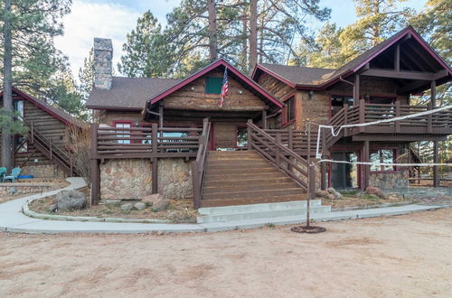 Photo 34 - Shoreline Lakehouse by Avantstay Majestic Lakefront Cabin w/ Hot Tub & Fire Pit