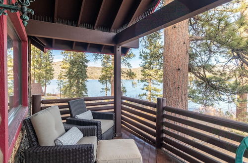 Photo 23 - Shoreline Lakehouse by Avantstay Majestic Lakefront Cabin w/ Hot Tub & Fire Pit