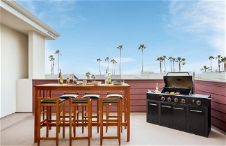 Foto 3 - Pacific Villa by Avantstay Steps From Beach Luxurious & Modern Indoor-outdoor Living