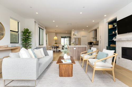 Foto 25 - Pacific Villa by Avantstay Steps From Beach Luxurious & Modern Indoor-outdoor Living