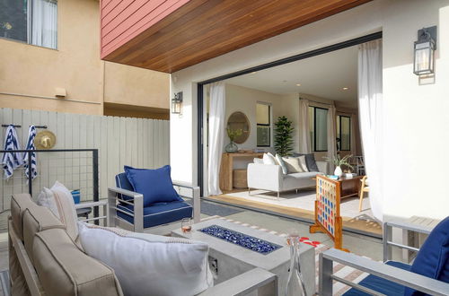 Photo 18 - Pacific Villa by Avantstay Steps From Beach Luxurious & Modern Indoor-outdoor Living