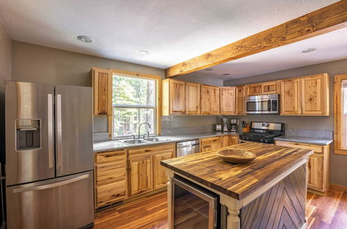 Photo 26 - Sweet Pine Deck + Hot Tub, Cozy Modern Interior Close to Ski Resort