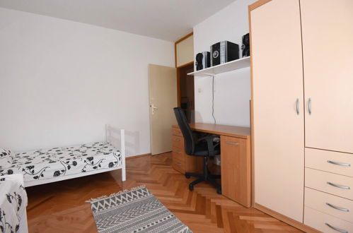 Photo 2 - Close to the Centre, 2-bedroom Apartment Zara Verde