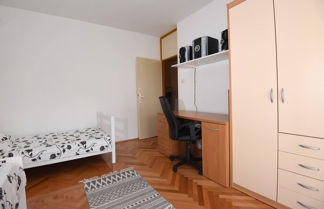 Photo 2 - Close to the Centre, 2-bedroom Apartment Zara Verde