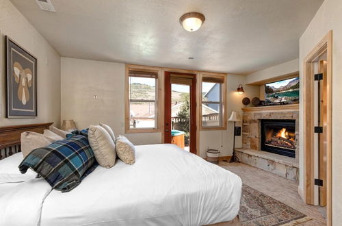 Photo 15 - KBM Resorts: 3-bedroom Home Walk to Park City Mountain Shuttle to Main Street