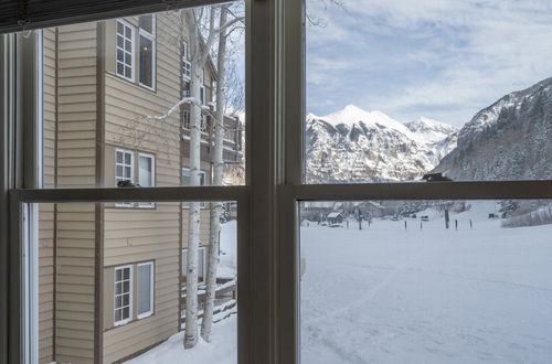 Photo 10 - Etta Place 1 by Avantstay Ski In/ Ski Out Unit w/ Views of the Slopes