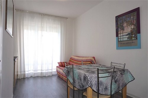 Photo 3 - Excellent Flat With A/c, Shared Pool and Parking