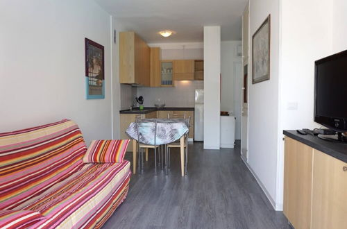 Photo 4 - Excellent Flat With A/c, Shared Pool and Parking