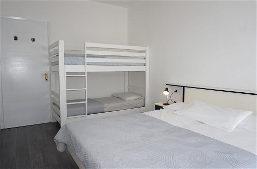 Photo 2 - Excellent Flat With A/c, Shared Pool and Parking