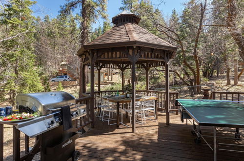 Photo 22 - Turtlebear by Avantstay Stunning Character Cabin w/ Entertainers Patio & Table Tennis