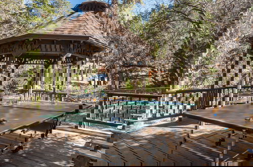 Photo 3 - Turtlebear by Avantstay Stunning Character Cabin w/ Entertainers Patio & Table Tennis!