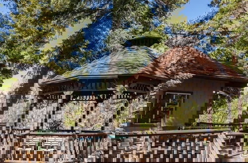Photo 29 - Turtlebear by Avantstay Stunning Character Cabin w/ Entertainers Patio & Table Tennis!