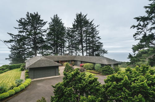 Photo 17 - The Purcell House by Avantstay Surrounded in Lush Greenery w/ Large Yard & Ocean Views