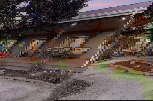 Photo 46 - Olive Ranch by Avantstay Enjoy Sunsets Over the Valley 4.5 Acre Ranch Home