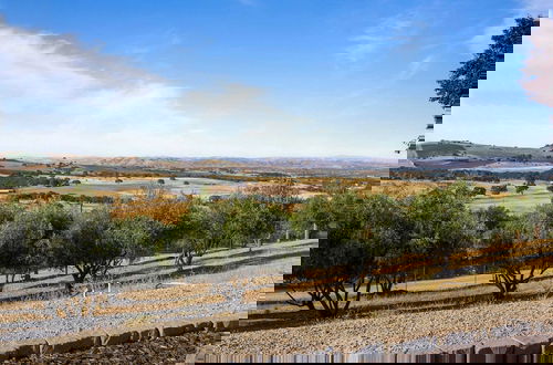 Photo 4 - Olive Ranch by Avantstay Enjoy Sunsets Over the Valley 4.5 Acre Ranch Home